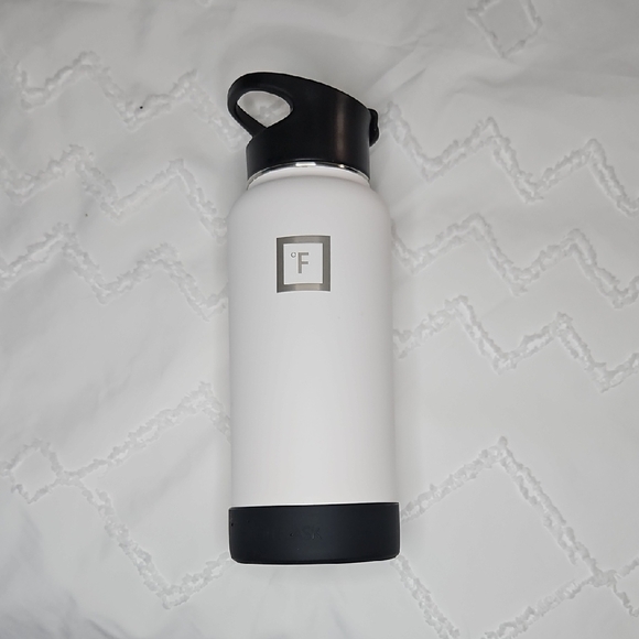 IRON FLASK 32 oz. Watwr Bottle With Rubber Boot - Picture 1 of 3